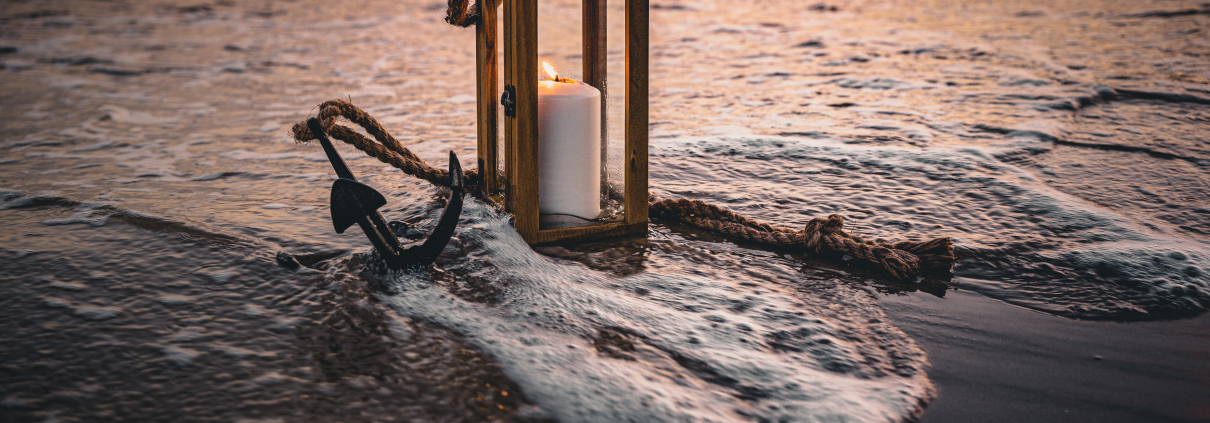Kerze im Wasser