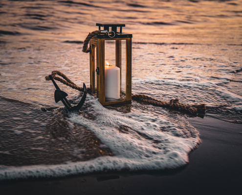 Kerze im Wasser